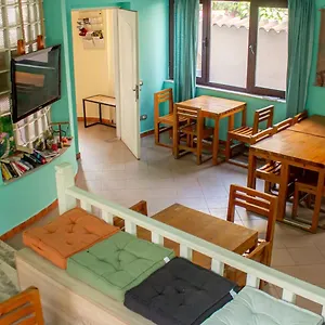 Albergue The Golden Rooster, Tirana